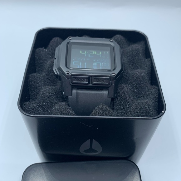 Men’s Nixon Watch - Picture 12 of 15